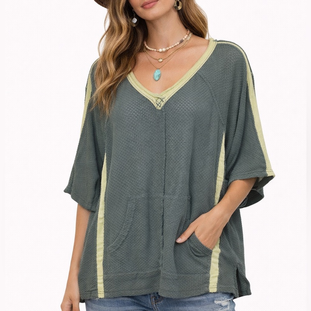 POL‎ NWT Size Medium Women's V-Neck Waffle Knit Shirt in Green and Cream